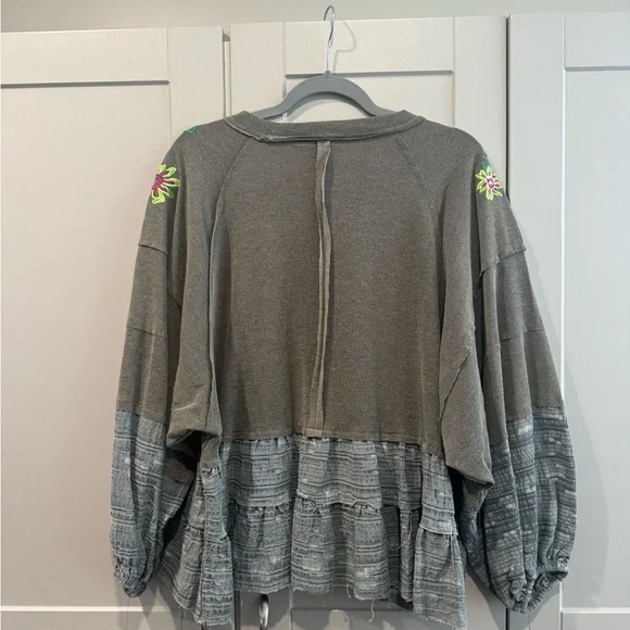 POL Gray Blouse with Colorful Embroidery - Picture 2 of 4